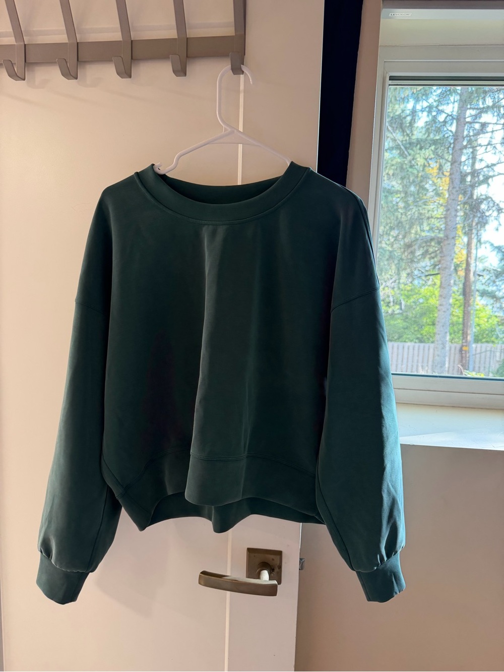 Lululemon women’s L Green Crewneck Sweatshirt crop